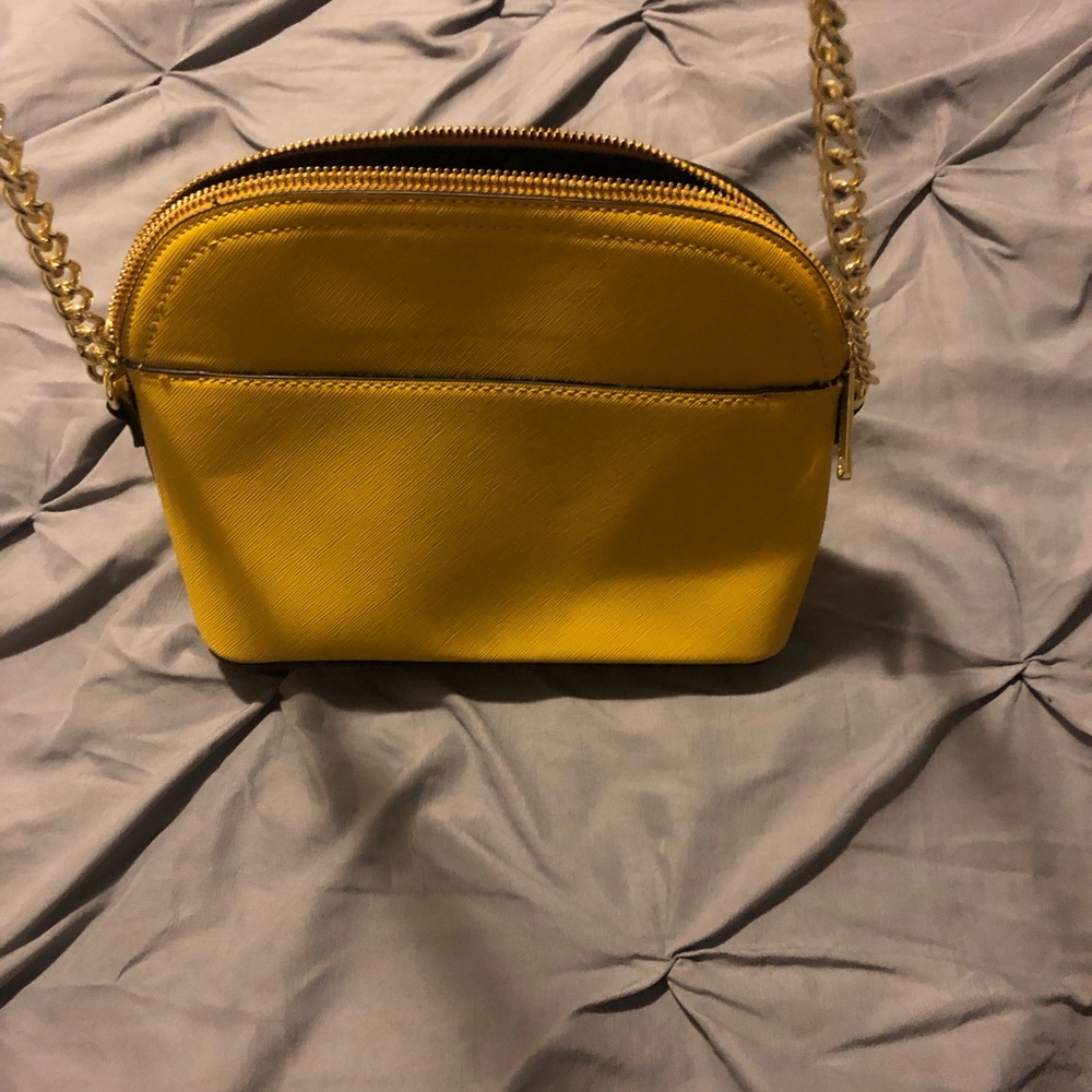 Steve Madden Crossbody Chain Purse Yellow
Item 21 - Picture 6 of 7